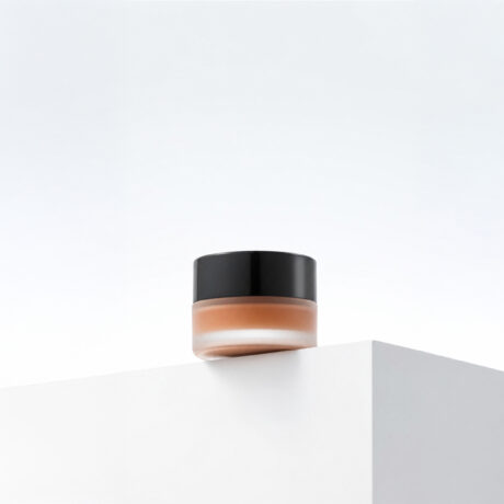SOTHYS Day & Night Nourishing Lip Mask – sodrios tekstūros lūpų kaukė sausų lūpų priežiūrai. Su sviestmedžių sviestu, migdolų aliejumi ir bisabololiu.